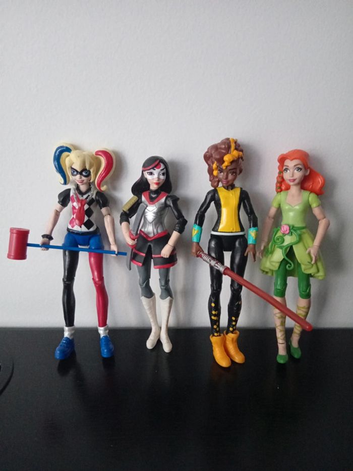 Lot de 4 figurines super héros girl comics tbe