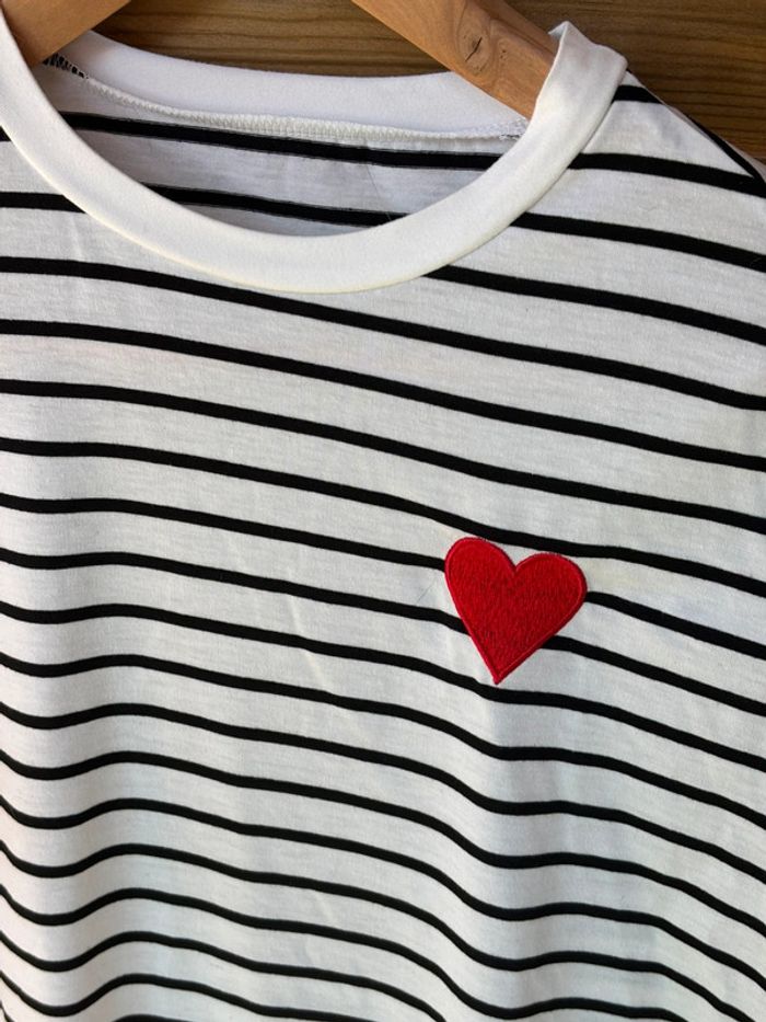 T-shirt à rayures et cœur - photo numéro 2