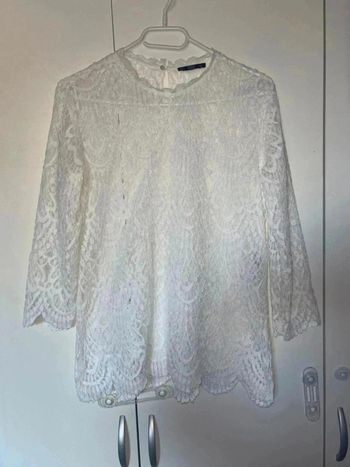 Haut en dentelle très élégant Zara