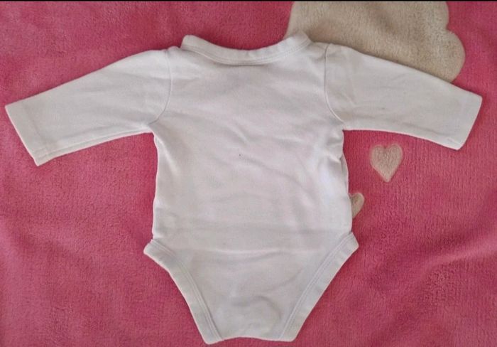 Lot de 2 bodies Baby club taille 1 mois en très bon état - photo numéro 3