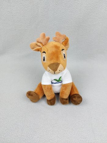 Peluche doudou daim cerf 20 cm CENTER PARCS tee-shirt blanc vert bleu TTBE