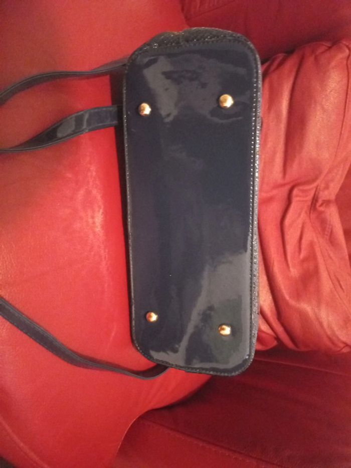 Sac à main bleue vernis croco - photo numéro 3