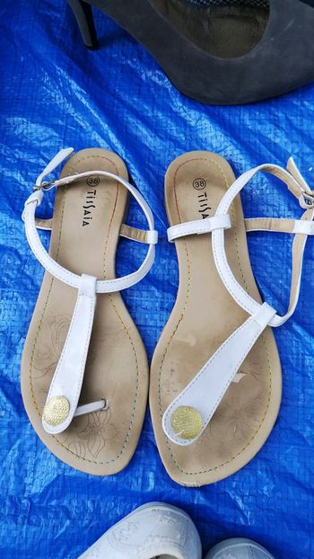 Chaussures ouvertes 38