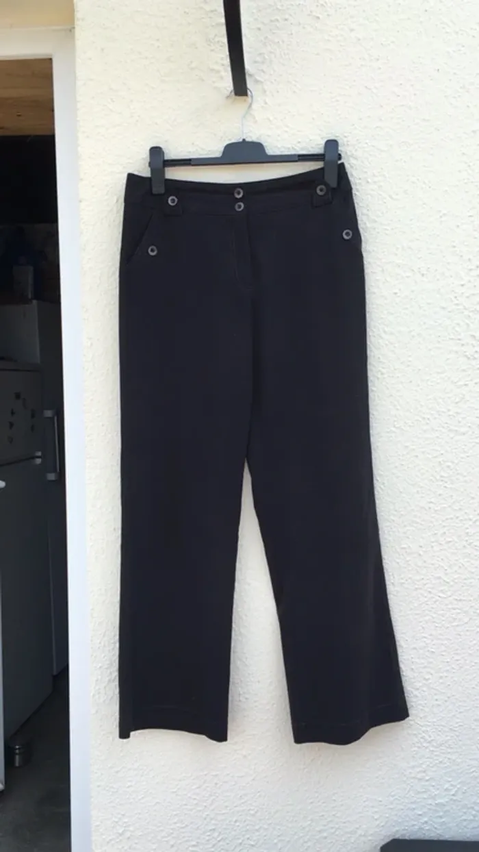 Pantalon noire - photo numéro 2