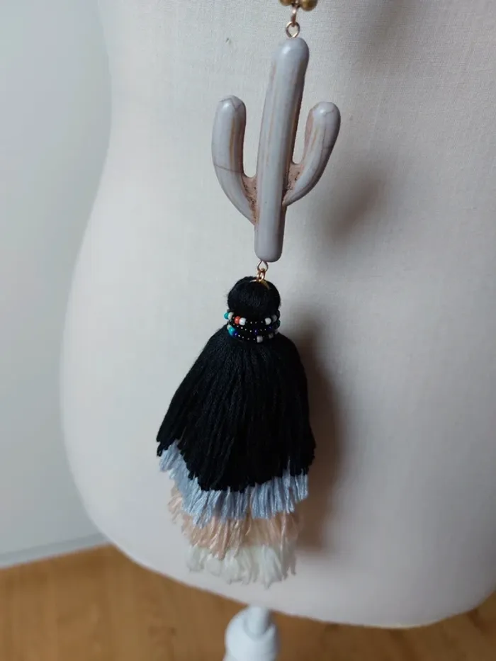 Joli collier sautoir à pompons - photo numéro 5