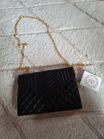 Magnifique sac à bandoulière noir avec chaîne doré neuf