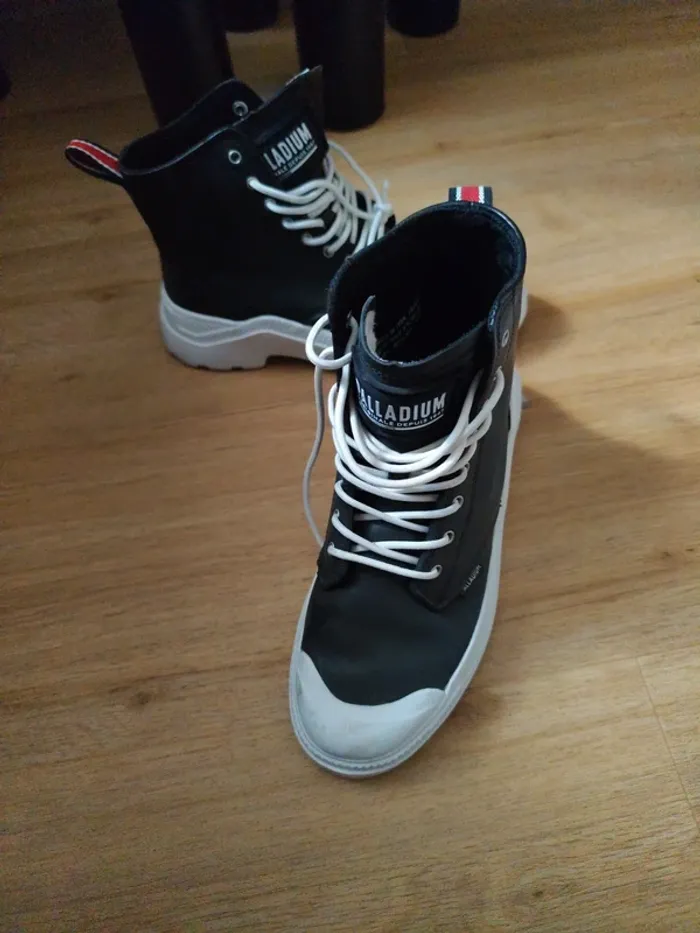 Baskets hautes Palladium 37 cuir noir semelle blanc - photo numéro 2