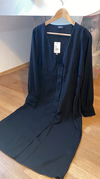 Robe noire sinequanone