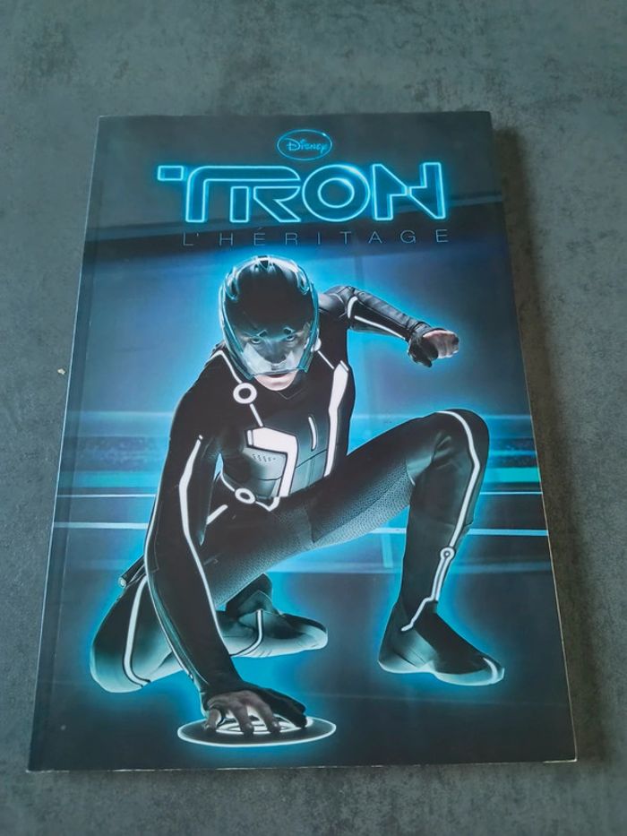 Vends livre Tron l'héritage de Disney.