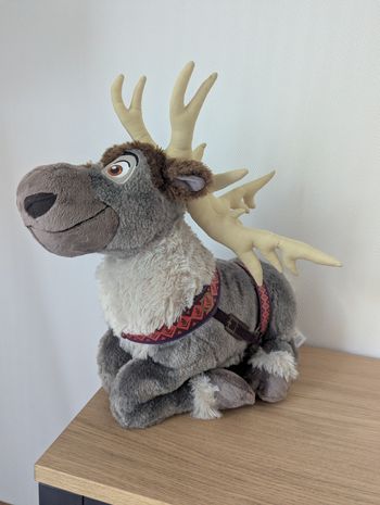 Grande peluche Disney Sven dans la reine des neiges