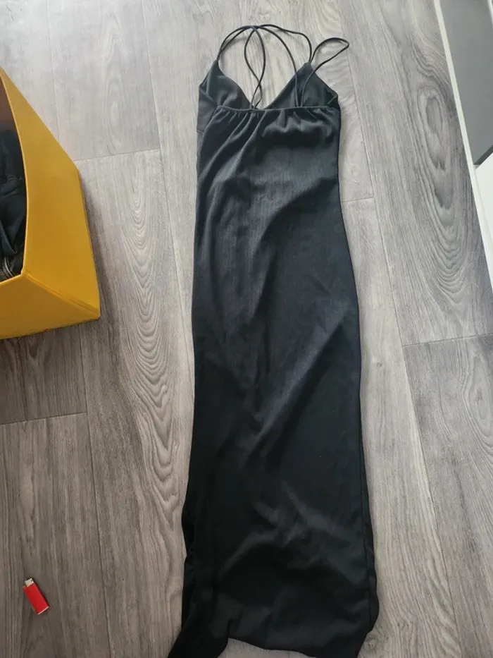 Robe longue noire fendue - photo numéro 2