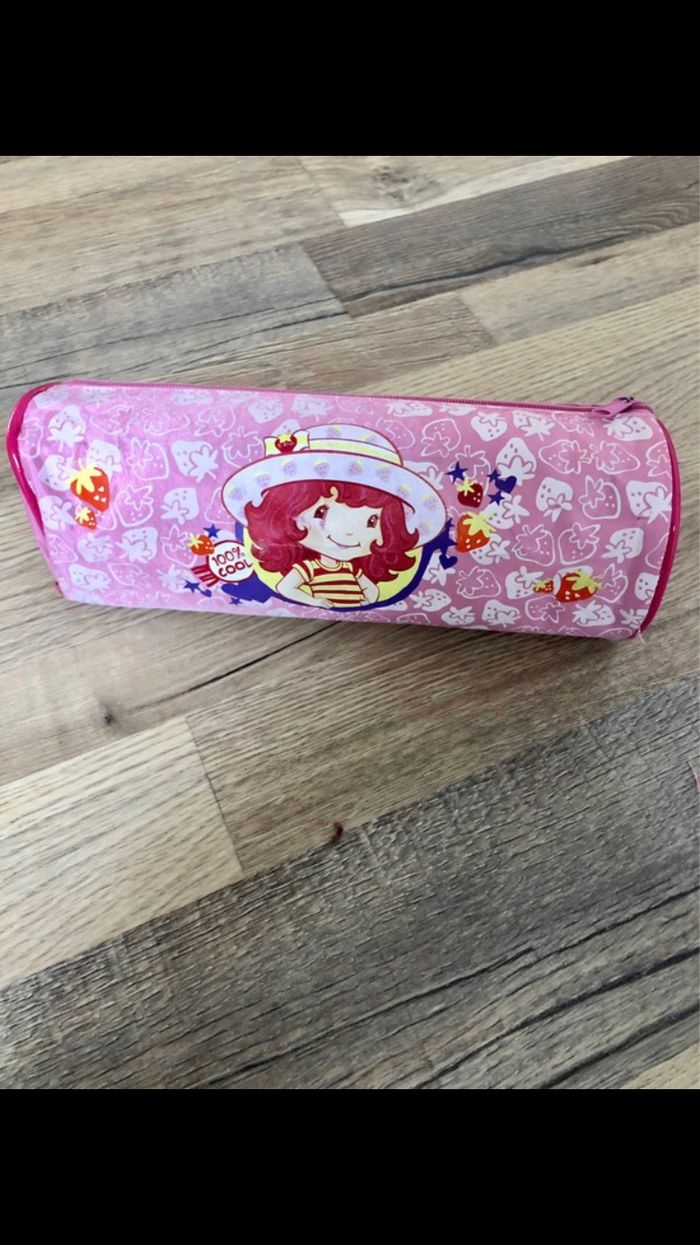 Trousse à crayons rose Charlotte aux Fraises