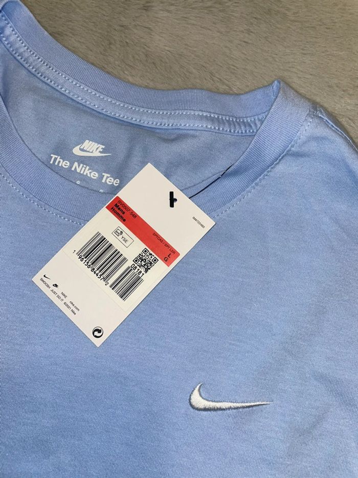 T-shirt Nike bleu clair logo brodé blanc 🩵 Taille L - photo numéro 2