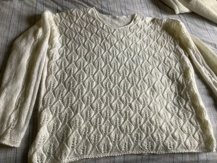 Très jolie pull en laine mohair blanc fait main - photo numéro 3
