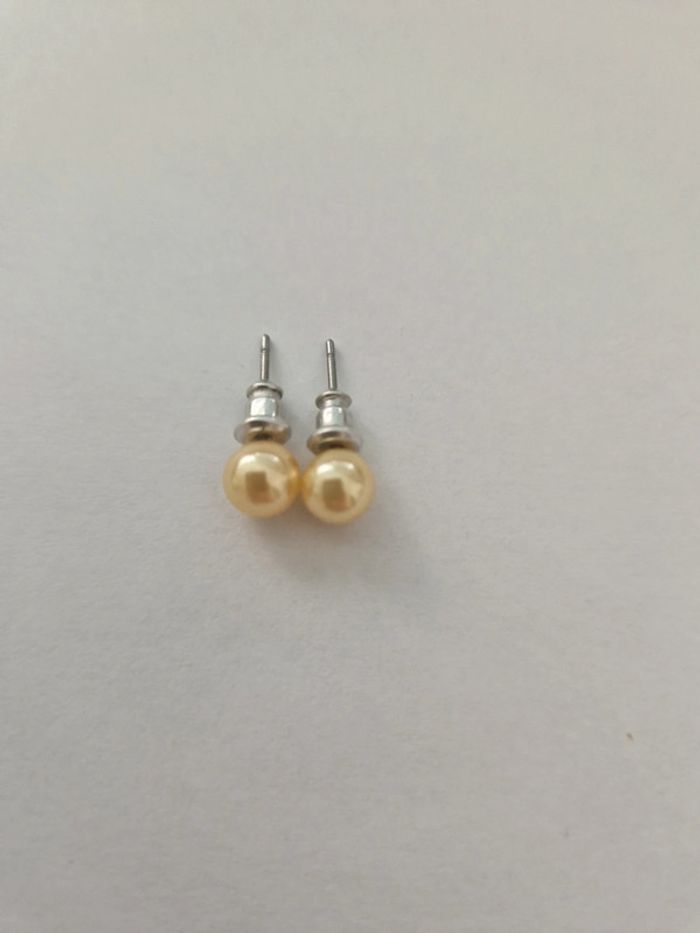 Perles d'oreilles fantaisie