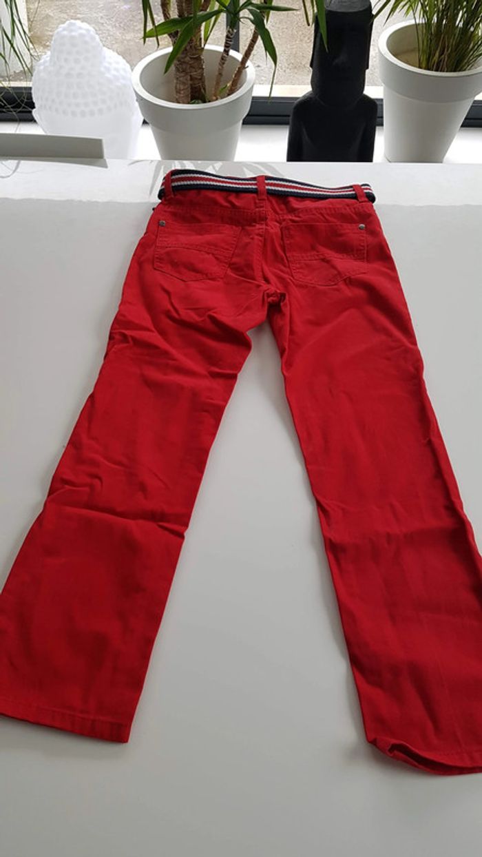 Pantalon rouge avec ceinture neuf 10 ans - photo numéro 3