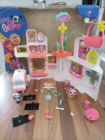 Hôpital Petshop vintage avec ambulance, accessoires et 6 figurines 