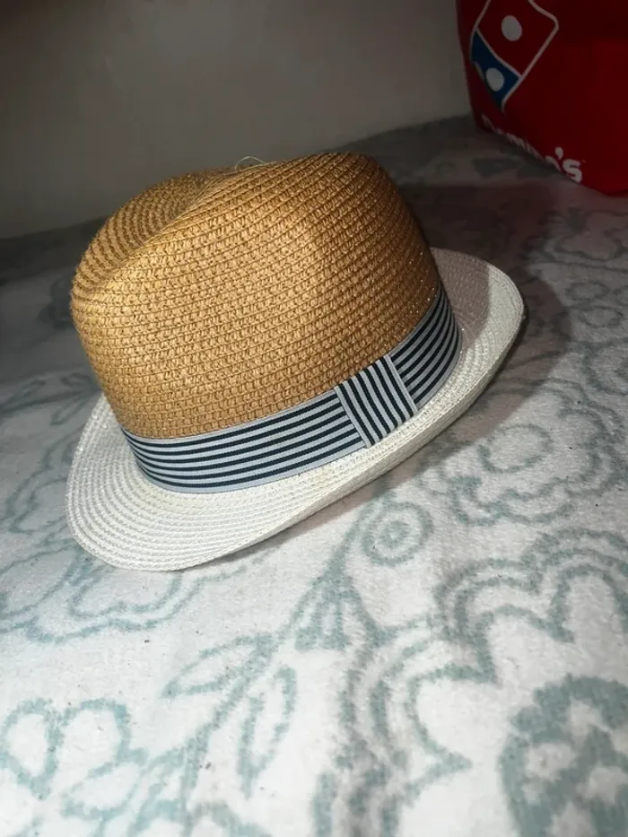Chapeau sans marque