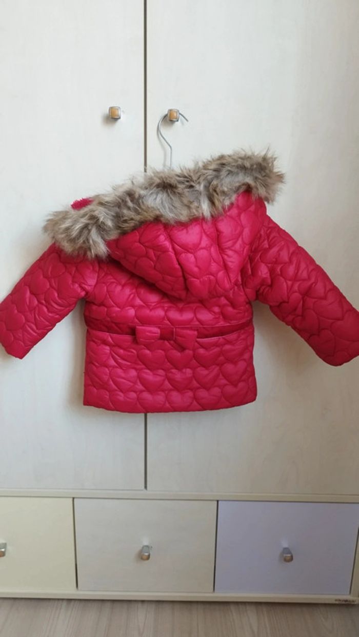 Blouson rouge détail noeud et coeur avec fourrure et capuche détachable  neuf 18 mois bebe fille - photo numéro 4