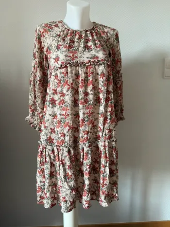 Robe à fleur en très bon état taille XS Zara