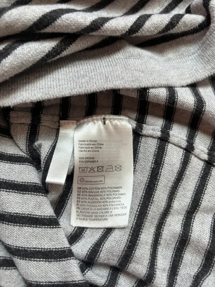 Robe pull H&M 122/128 8 ans - photo numéro 7