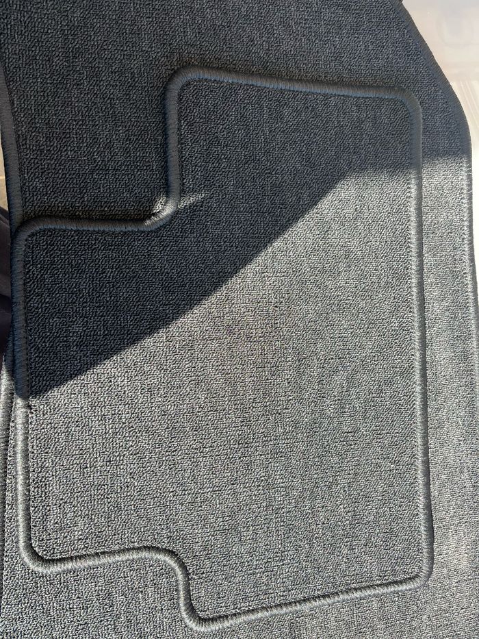 Lot 5 tapis Captur neuf - photo numéro 5