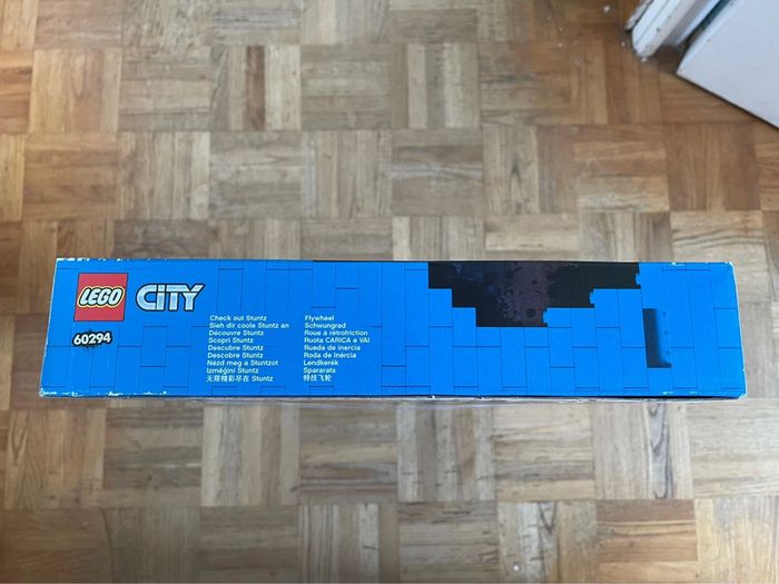 Boîte lego City 60294 Le camion de spectacle des Cascadeurs Neuve - photo numéro 9