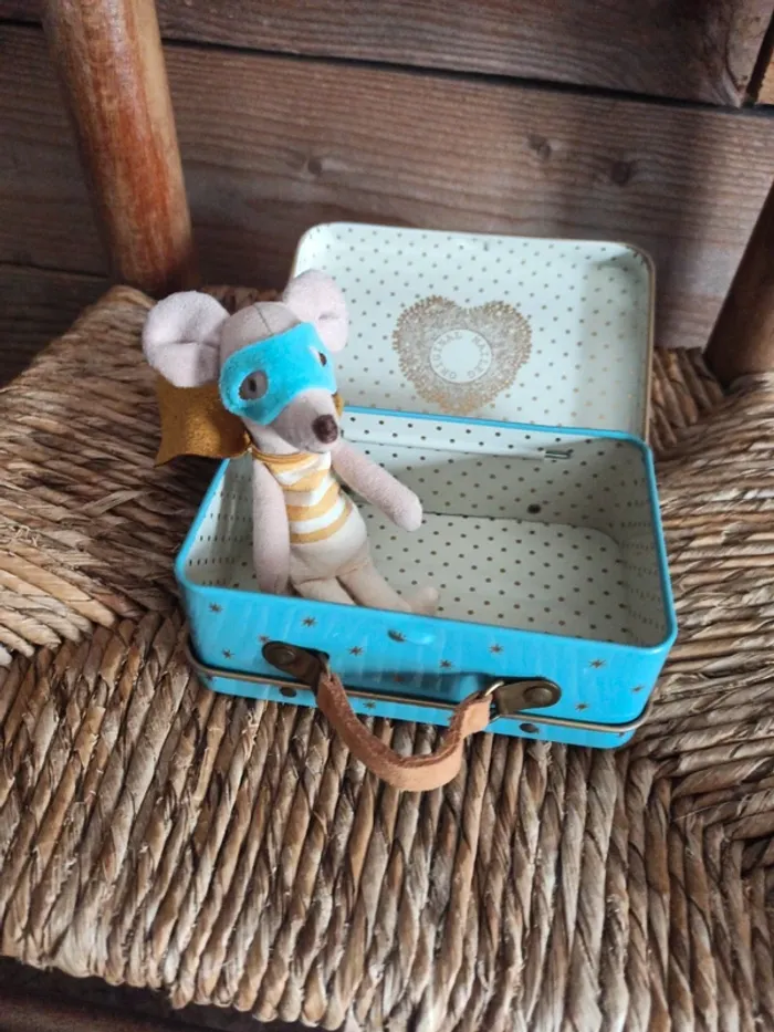 Peluche souris maileg super héros et sa valisette tbe - photo numéro 2
