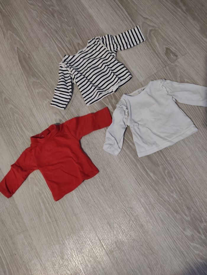 Lot 3 haut manches  longues taille 1 mois