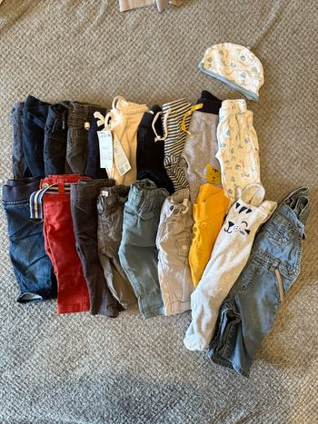 Lot 17 pantalons et 2 salopette taille 3 mois