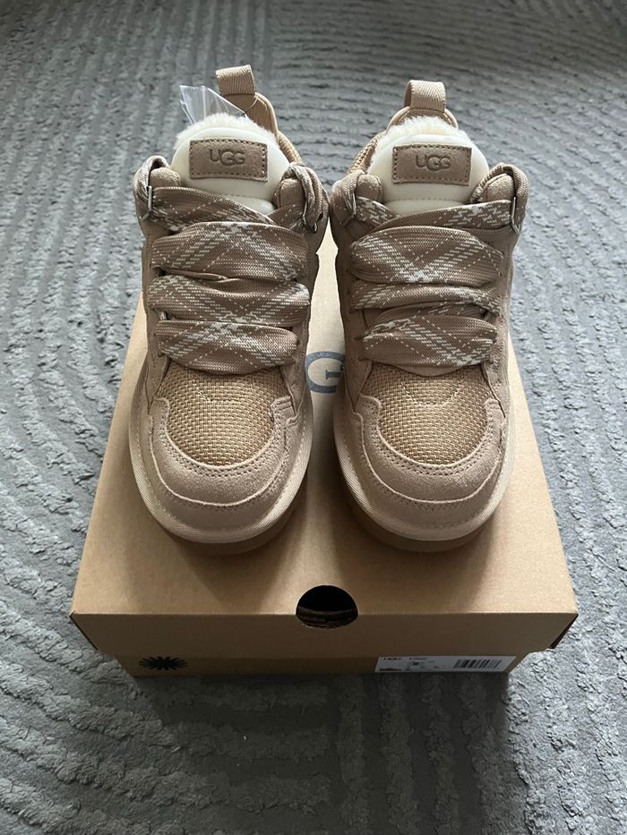 UGG Lowmel Sand / Beige Taille 39 - photo numéro 6