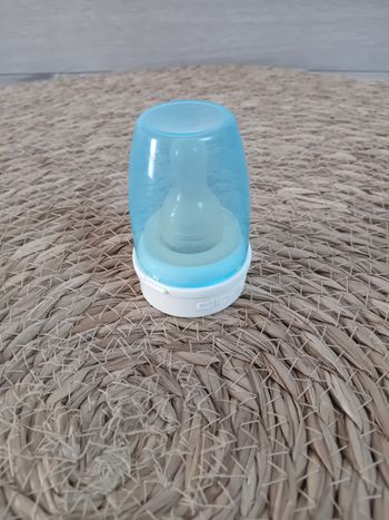 Tétine adaptateur bouteille bleue 
