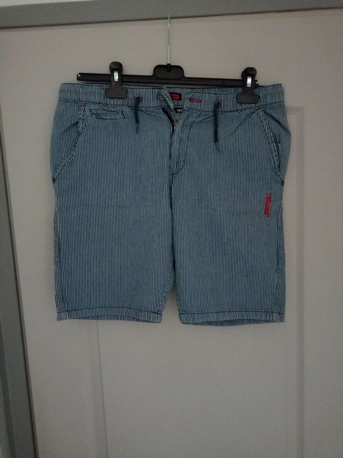 Short rayé bleu