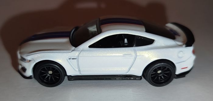 Hot Wheels Ford Shelby GT350R
Jay Leno's Garage Collector Set 2023 - photo numéro 5