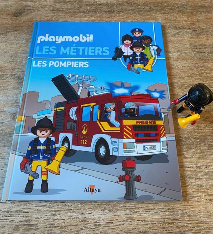 Livre et playmobil pompier