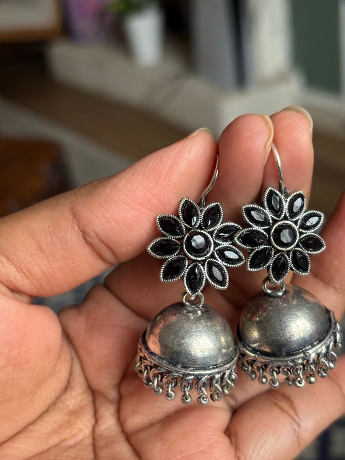 Boucles d’oreilles noires et argentées – style jhumka - photo numéro 2