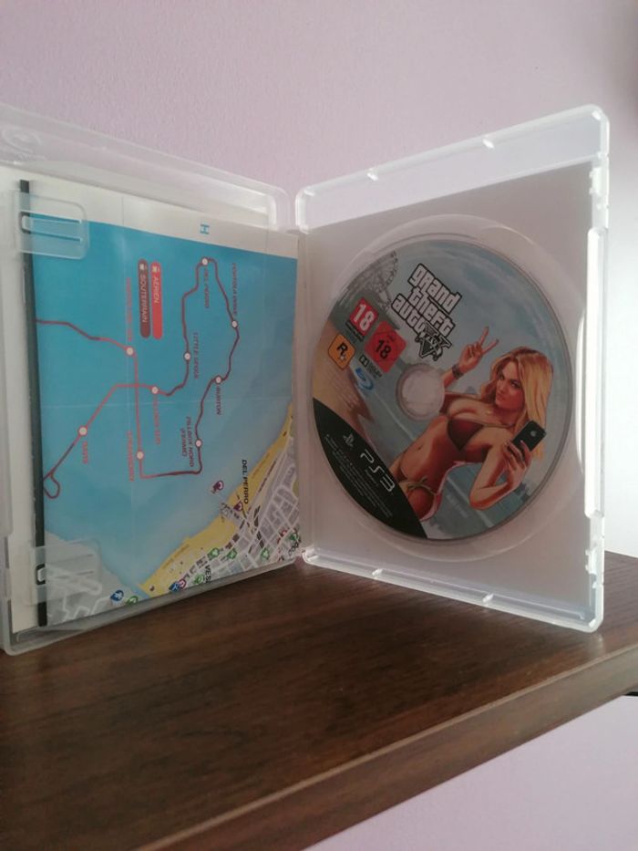Grand Theft Auto Five - PS3 - photo numéro 3