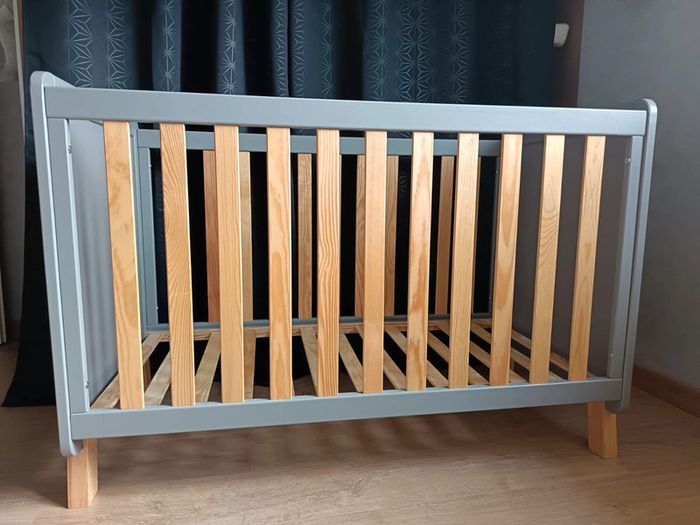 Lit bébé évolutif Love For Sleep 120x60 – pin & gris