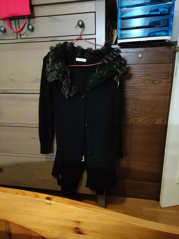 Gilet long noir vintage avec fourrure au col