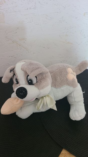 doudou chien couché tache love la belle et le clochard