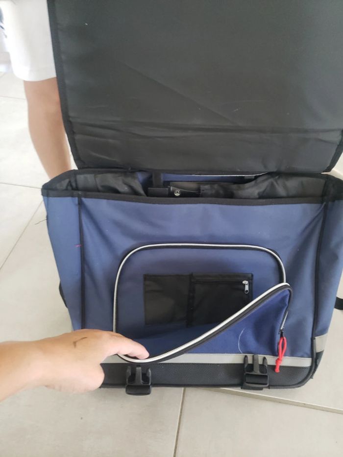 Cartable a roulette - photo numéro 5