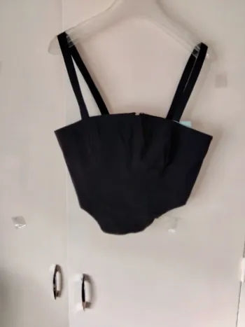 Crop top a bretelles Marque H&M. (A100)