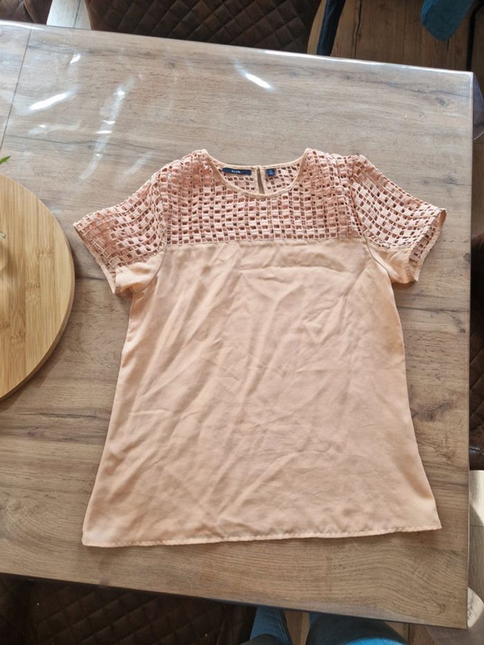 Top rose pale