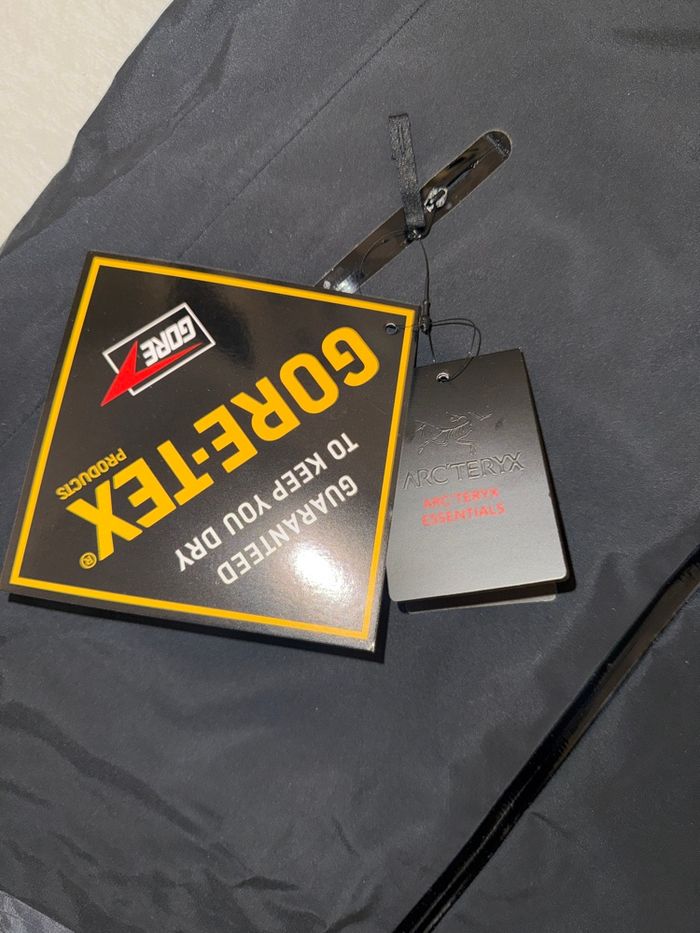 Veste Arc’teryx Gore-Tex noire – Veste technique outdoor – Taille M – Neuve avec étiquette - photo numéro 3