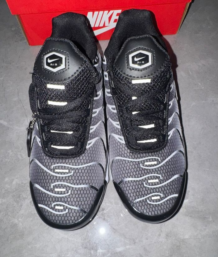 Nike TN Noir Gris Blanc 45 - photo numéro 2