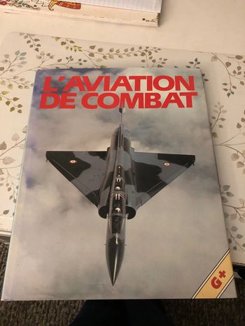 Vieux livre aviation de combat