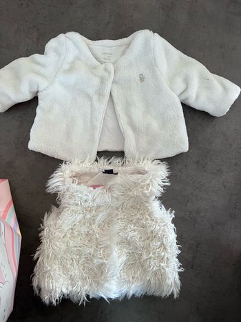 1 veste manche longue toute douce, 1 veste sans manche