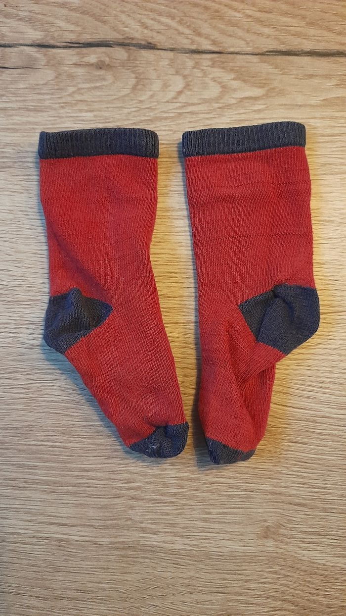 Lot de 2 paires de chaussettes rouges et noires - photo numéro 3