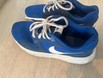 Basket Nike bleu taille 39
