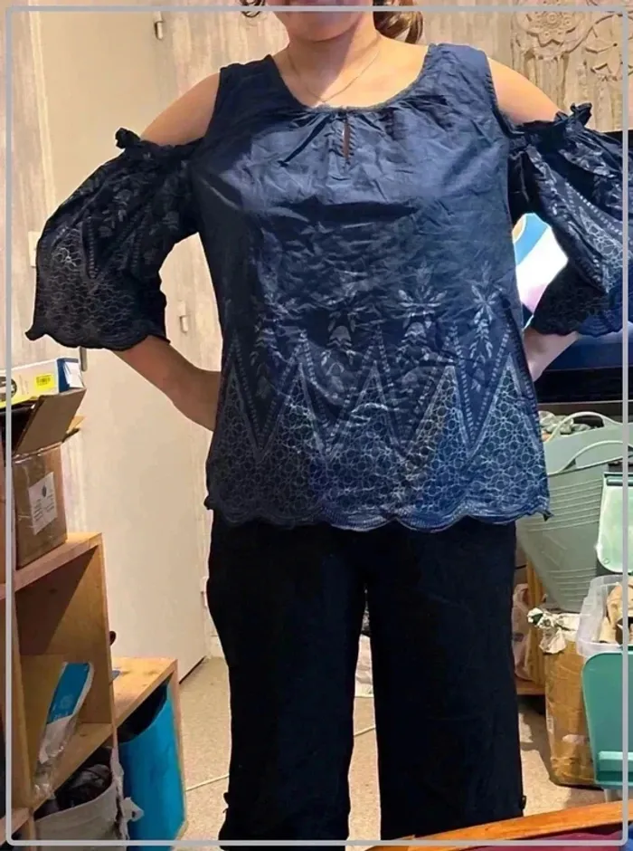 Magnifique t shirt épaule dénudée taille 46
